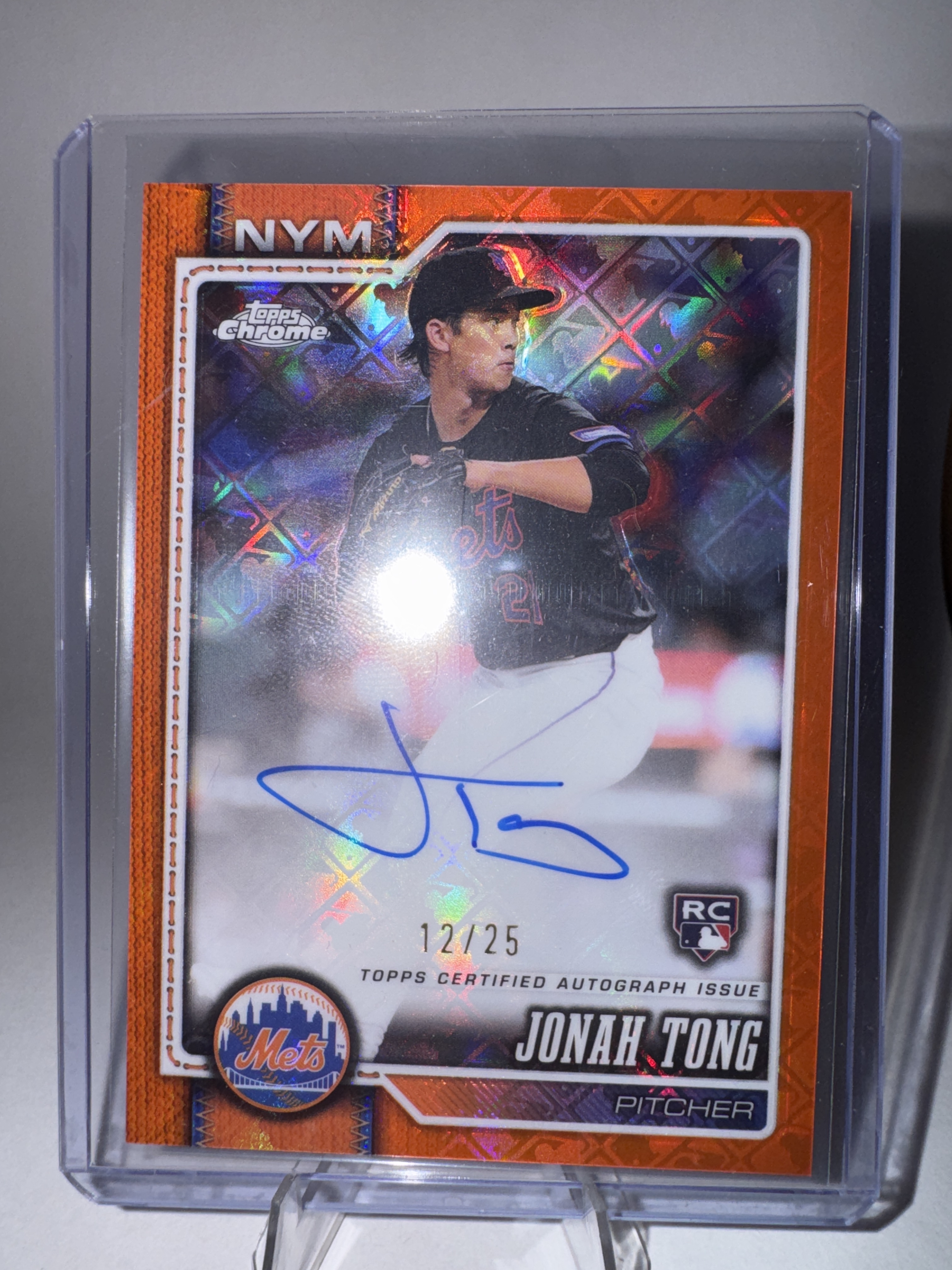 2026 Topps Chrome Logofractor Baseball Jonah Tong #RA-JTO Orange Refractor, Raw, front of the card